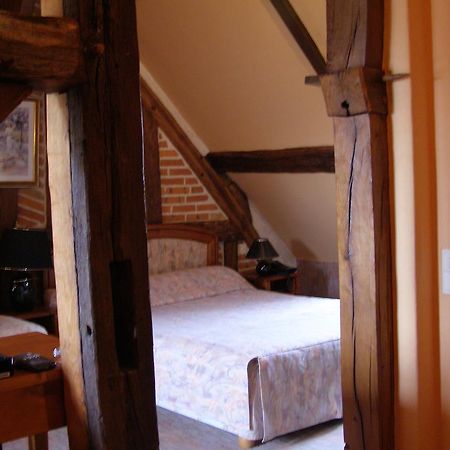 Logis Auberge A La Tete De Lard Ла-Ферте-Эмбо Экстерьер фото