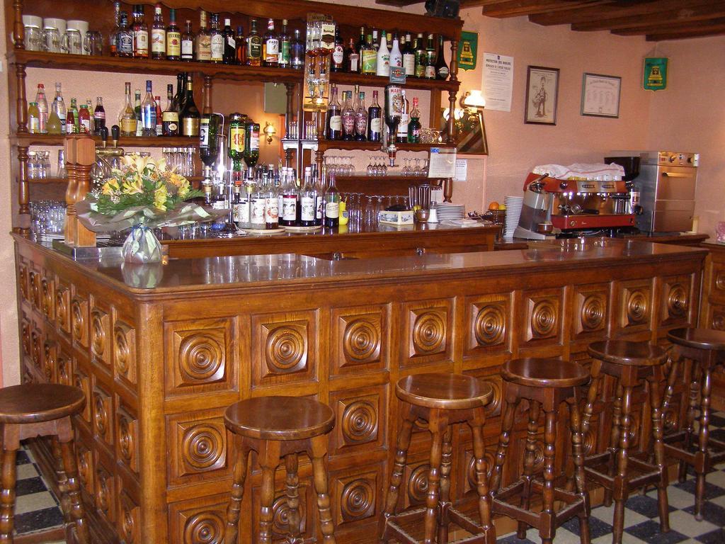 Logis Auberge A La Tete De Lard Ла-Ферте-Эмбо Экстерьер фото