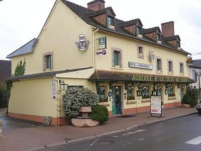 Logis Auberge A La Tete De Lard Ла-Ферте-Эмбо Экстерьер фото
