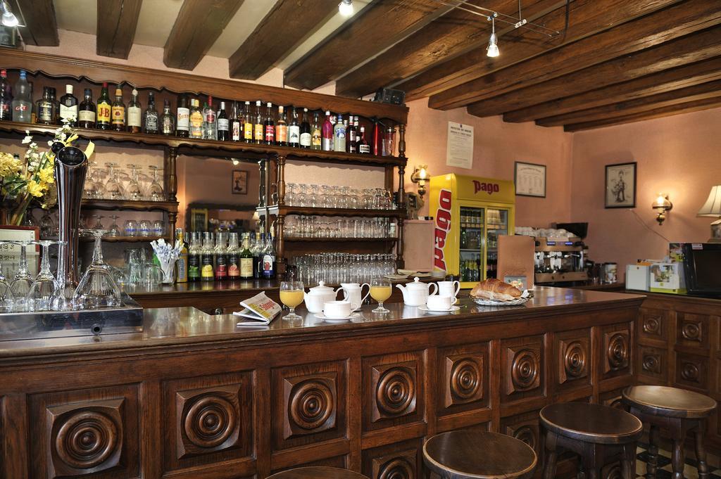 Logis Auberge A La Tete De Lard Ла-Ферте-Эмбо Экстерьер фото