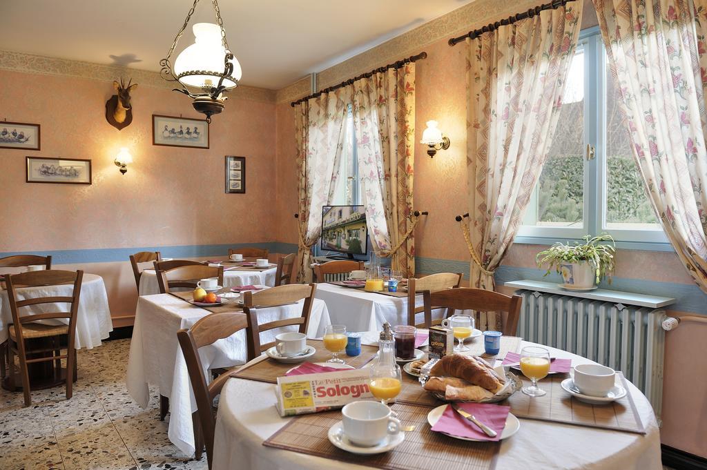 Logis Auberge A La Tete De Lard Ла-Ферте-Эмбо Экстерьер фото