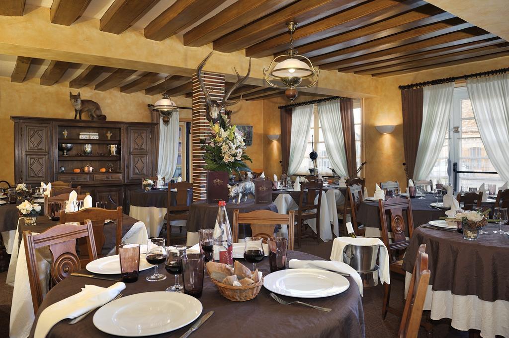 Logis Auberge A La Tete De Lard Ла-Ферте-Эмбо Экстерьер фото