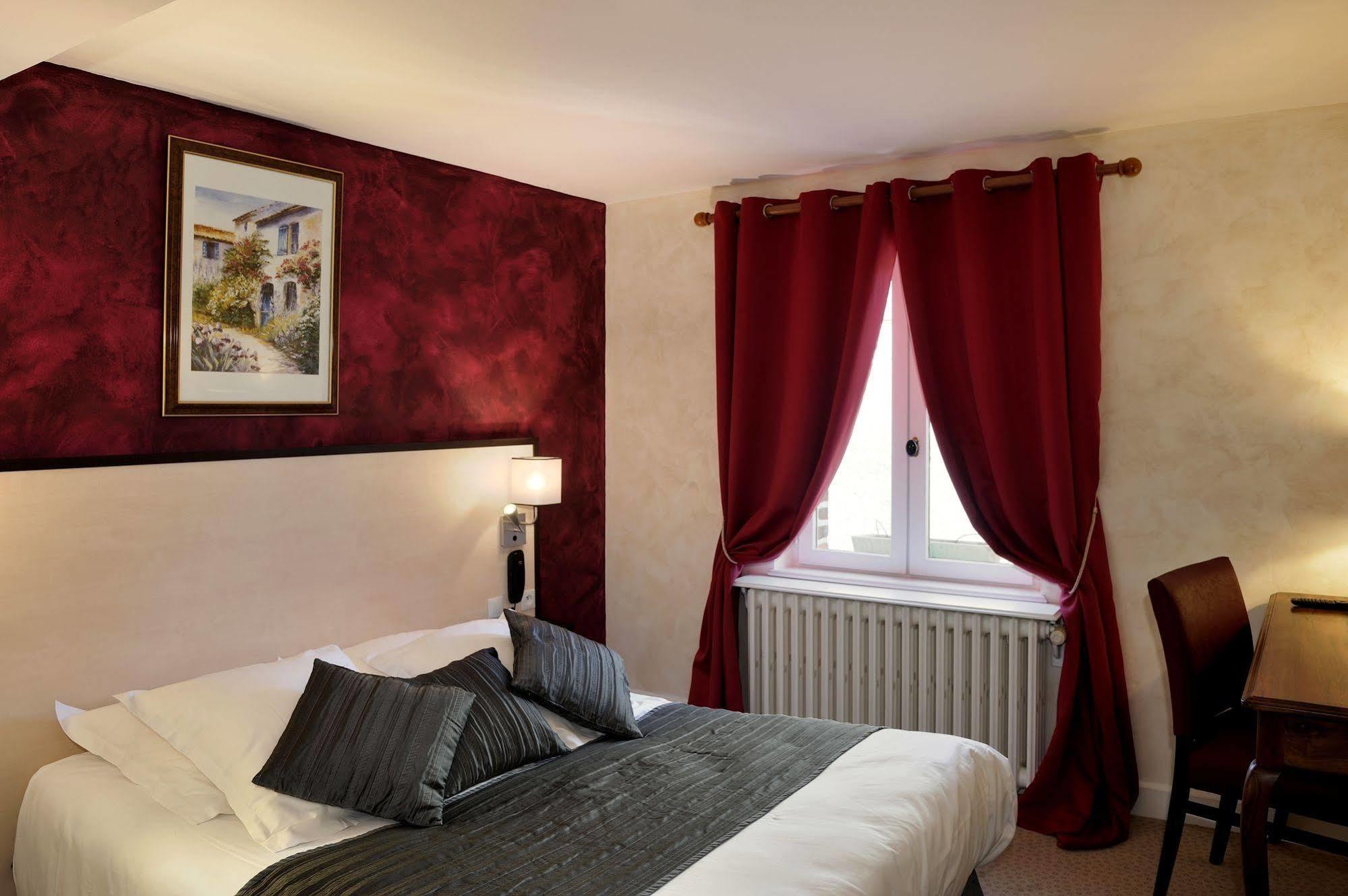 Logis Auberge A La Tete De Lard Ла-Ферте-Эмбо Экстерьер фото
