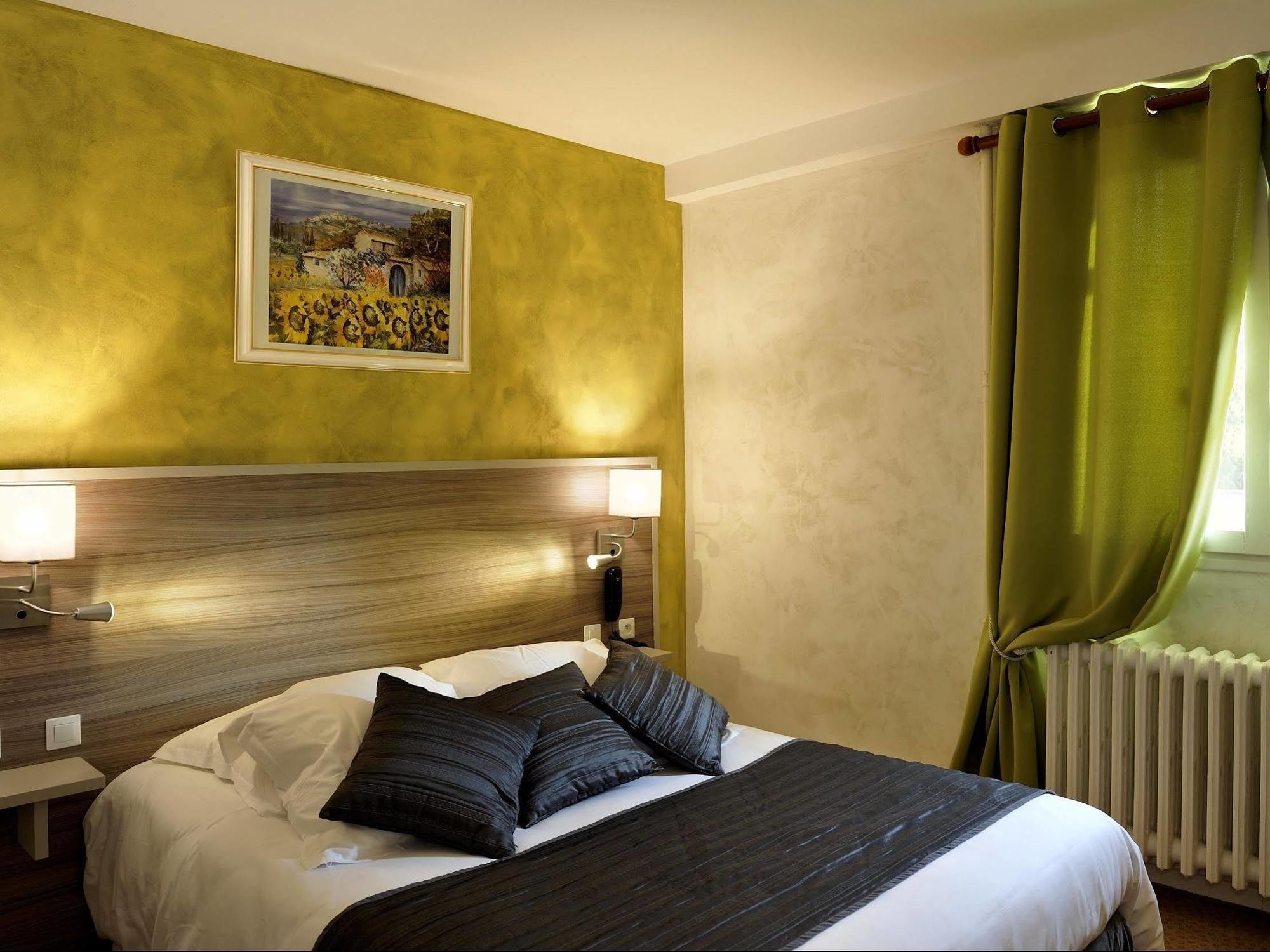 Logis Auberge A La Tete De Lard Ла-Ферте-Эмбо Экстерьер фото