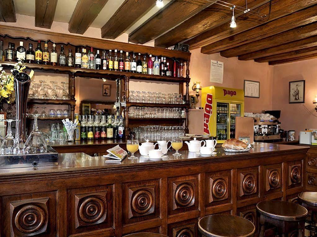 Logis Auberge A La Tete De Lard Ла-Ферте-Эмбо Экстерьер фото